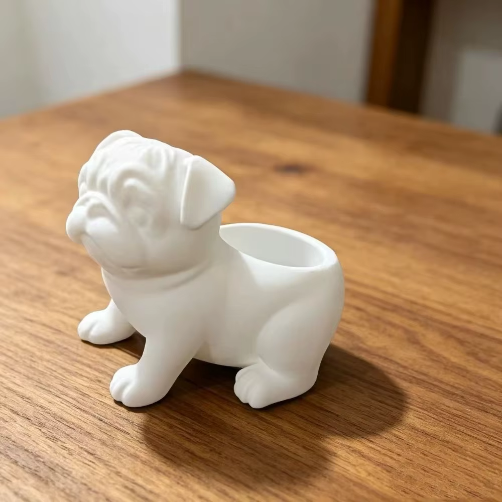 Pot de fleurs en plastique en forme de chien pug imprimé en 3D