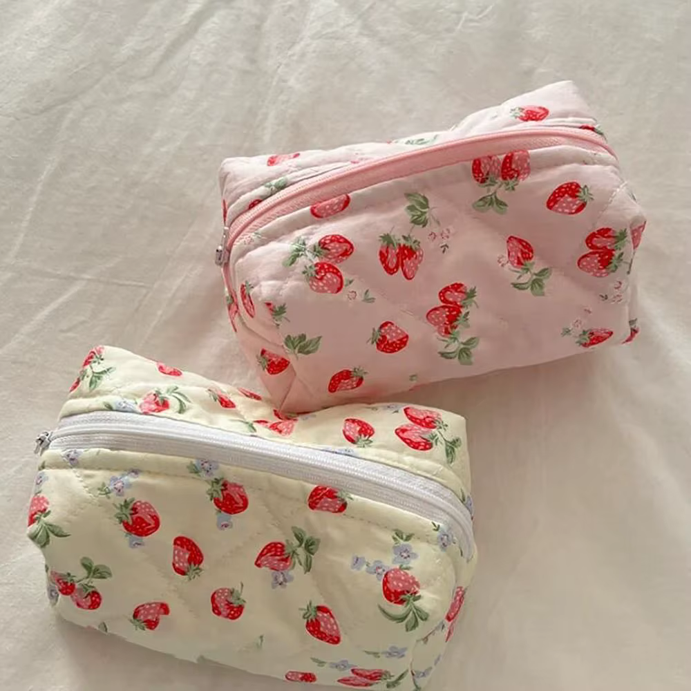 Organisateur de rangement, sac de maquillage matelassé bouffant à fleurs, pochette à cosmétiques, grand sac à cosmétiques de voyage imprimé de fleurs et de fraises