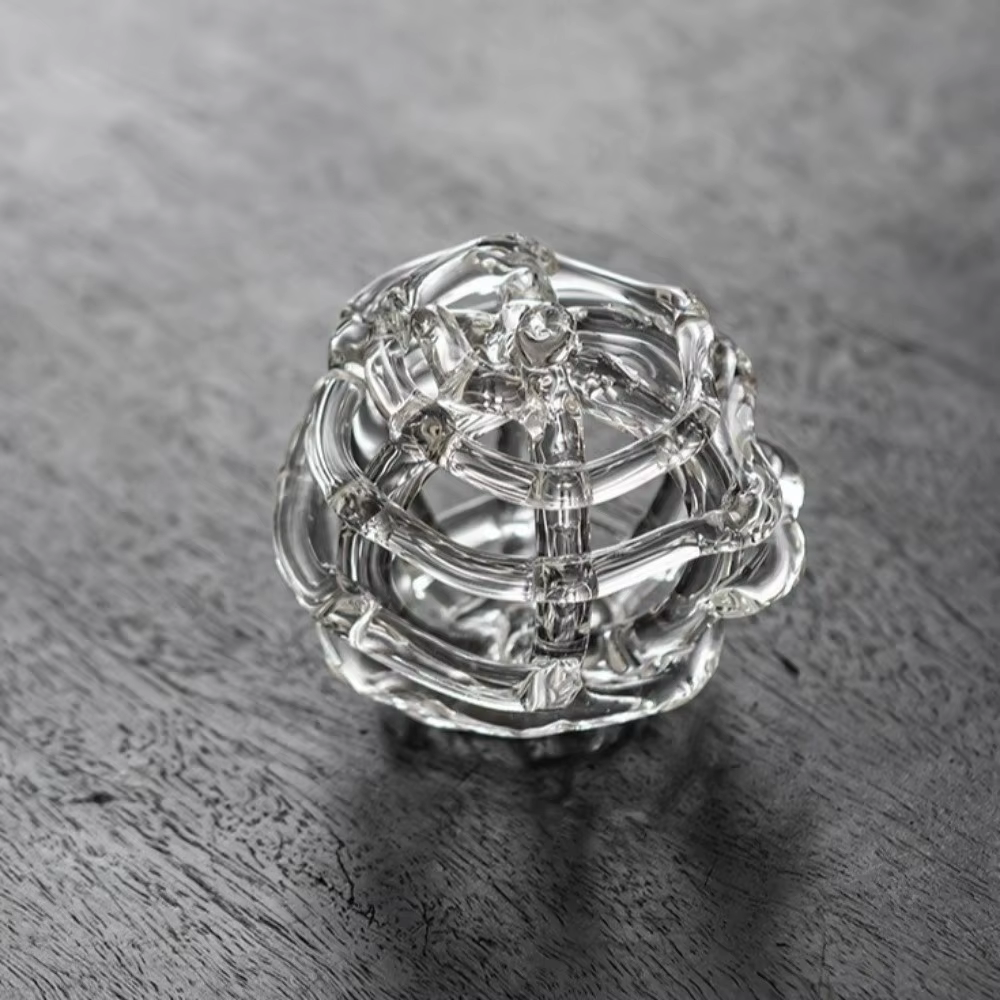 Vase en verre transparent