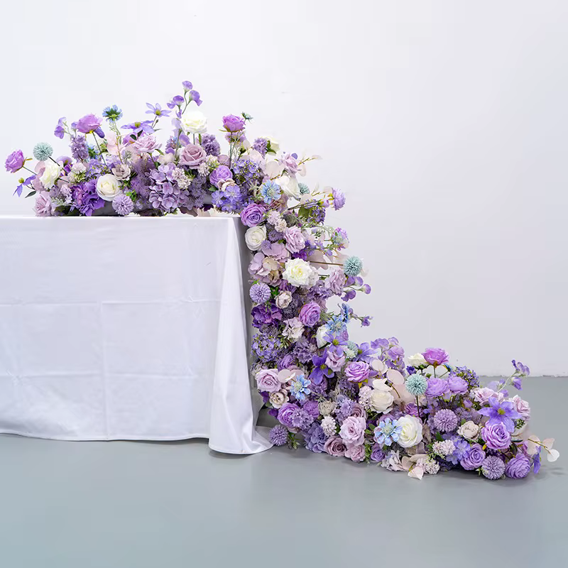 Fleur violette pour décor de table de mariage