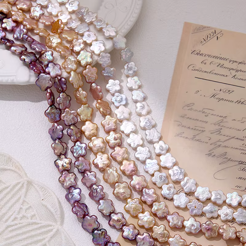 Perles d'eau douce naturelles en fleur de prunier baroque