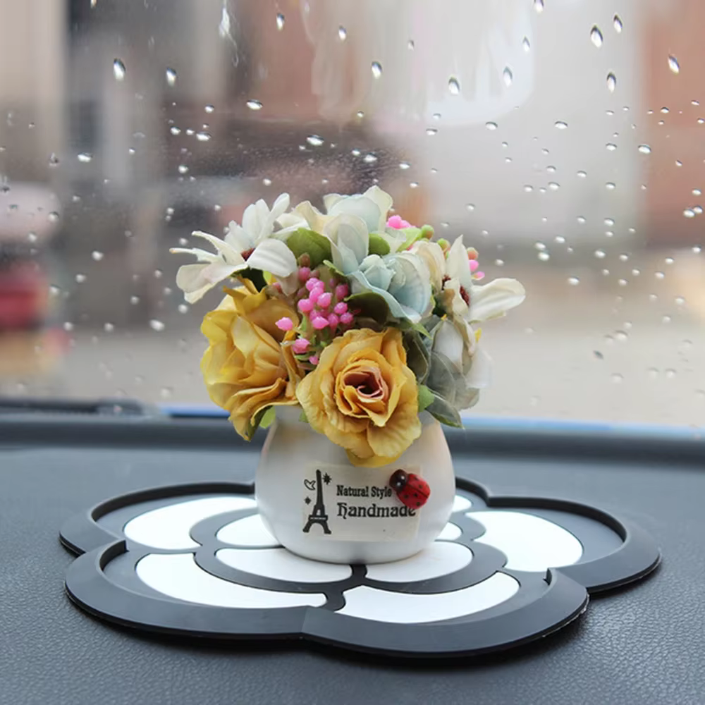 Plante en pot créative pour voiture
