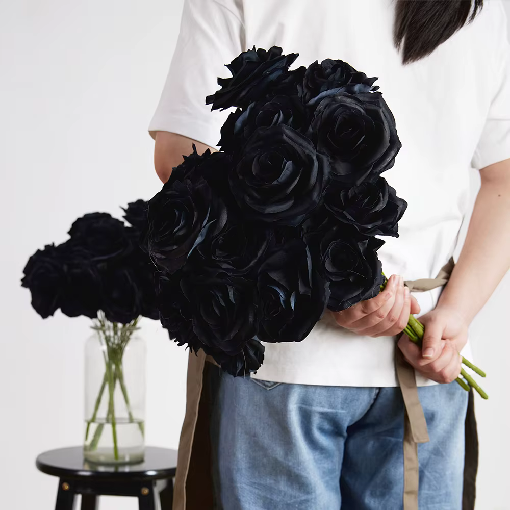 Rose artificielle gothique en soie noire
