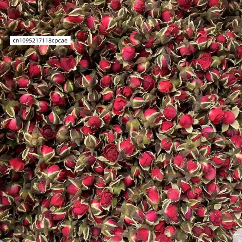 Bourgeons et pétales de roses rouges séchées naturelles et parfumées