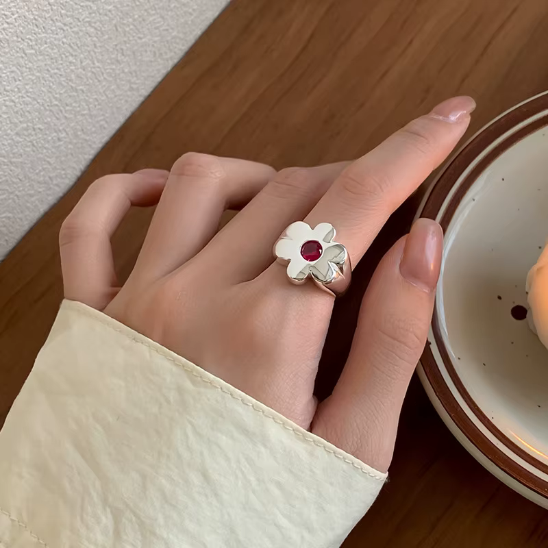Bague Fleur Argentée pour Femme – Cadeau Design Creux Rétro Hip Hop – Bijou Polyvalent pour Fête – Dropshipping