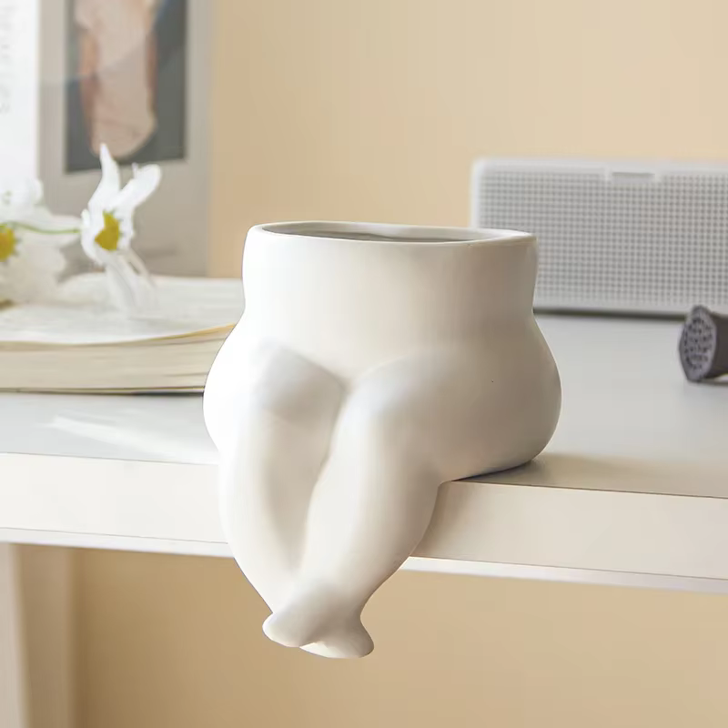 Vase à jambes en céramique décoratif