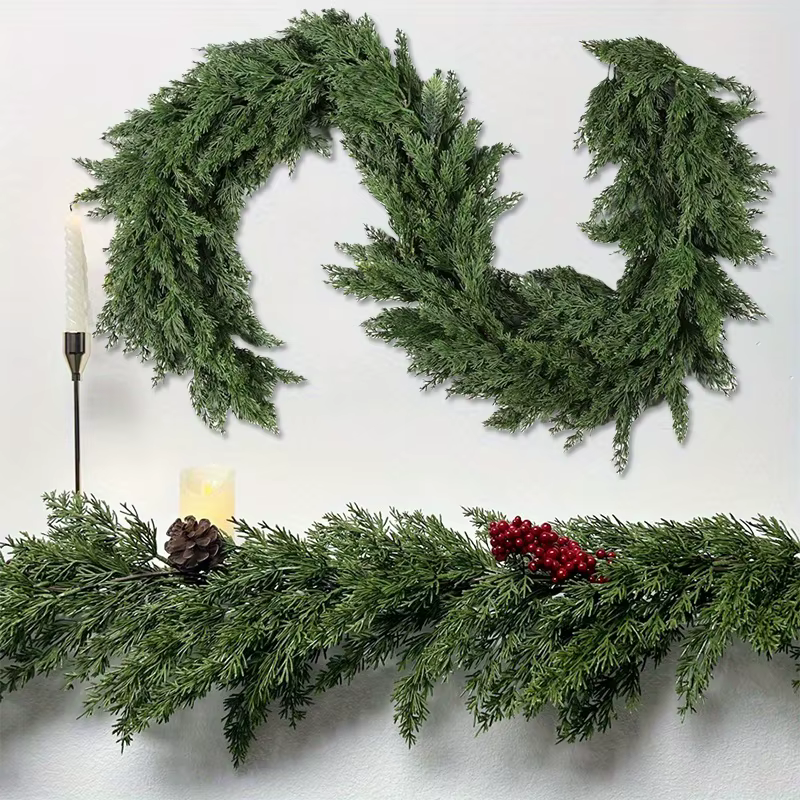 Guirlandes de pin de cèdre de noël