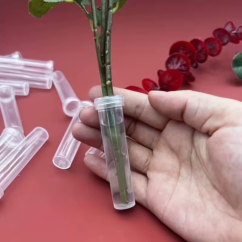 Tubes à fleurs en plastique