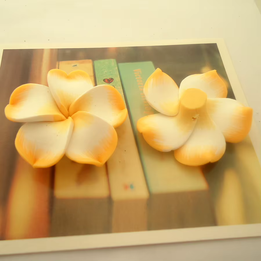 Lot de 10 grandes fleurs de Plumeria Frangipani Rubra en pâte polymère de 40 mm