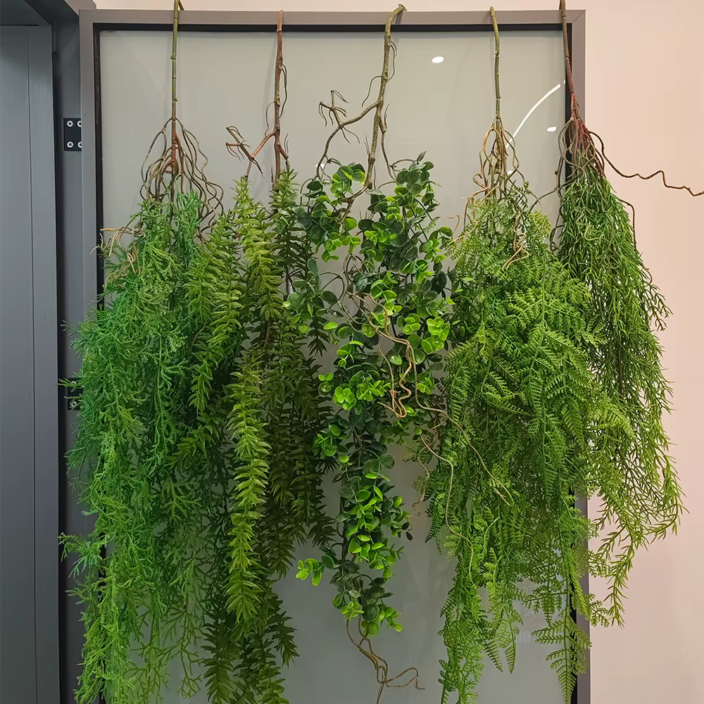 Plante verte suspendue artificielle en rotin
