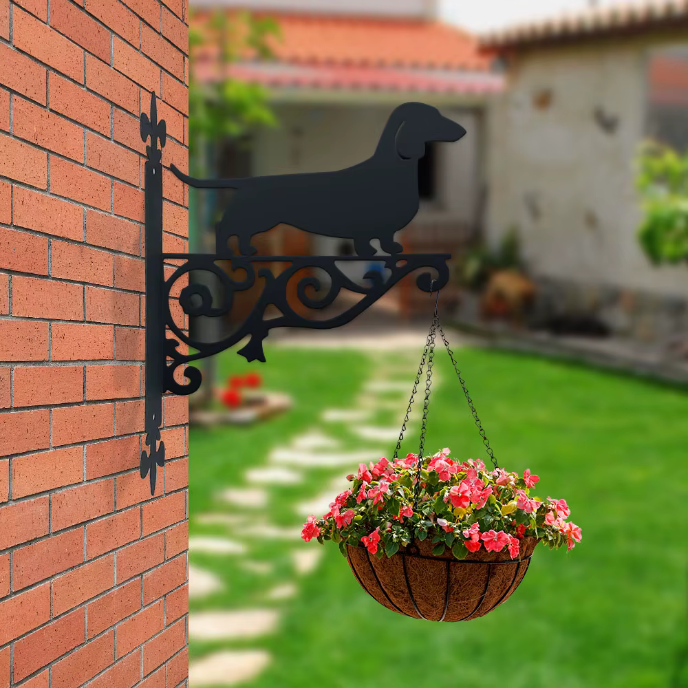 DDPNKL Un support élégant en forme de silhouette de teckel. Suspendez des plantes ou des décorations avec un charme