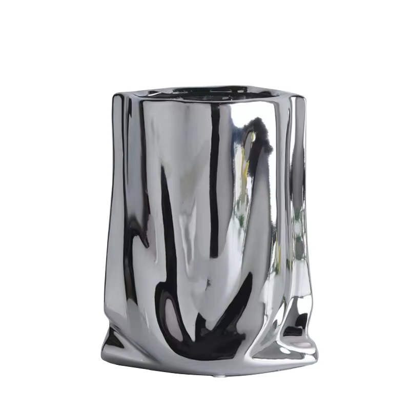 Vase à fleurs en céramique à volants en argent