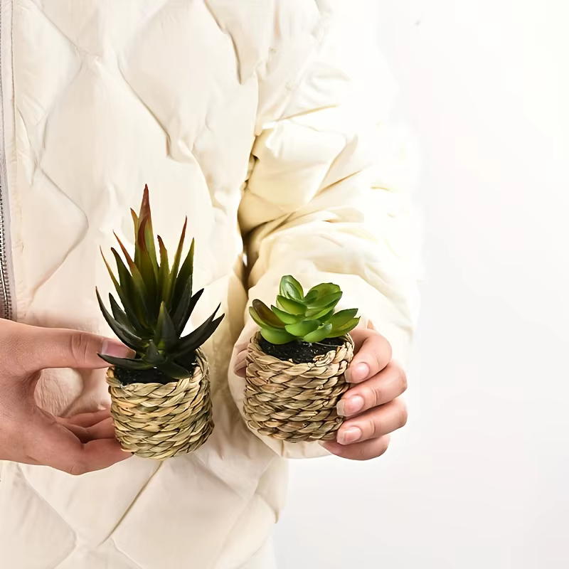 Ensemble de plantes artificielles en pot