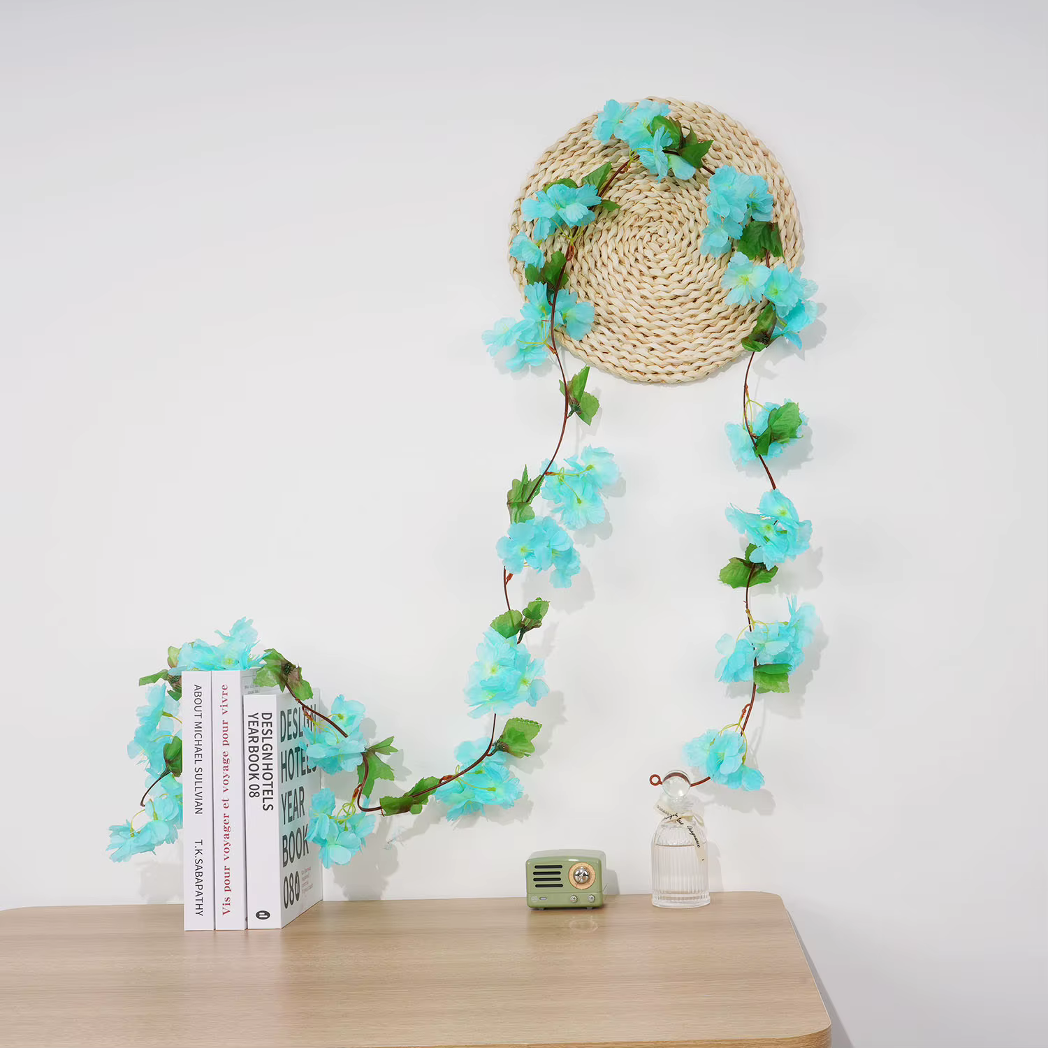 Guirxiété de fleurs artificielles avec feuilles