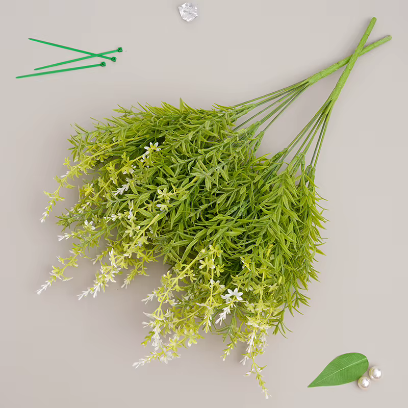 Plante verte artificielle avec feuilles d'eucalyptus