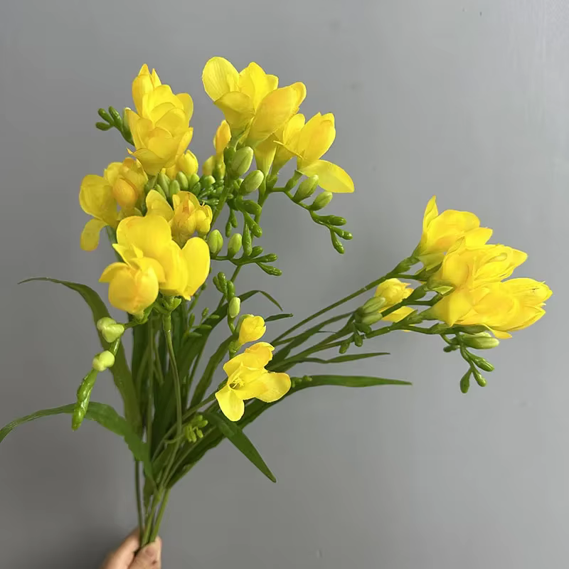 4 pièces/lot Simulation fleurs soie parfumée neige orchidée fausse fleur balcon décoratif artificiel violet fresie Hall décoration