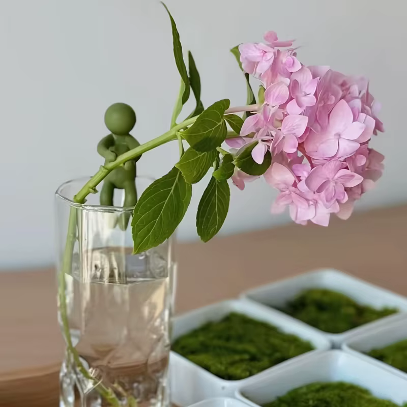 Support pour plantes coloré à 3 niveaux