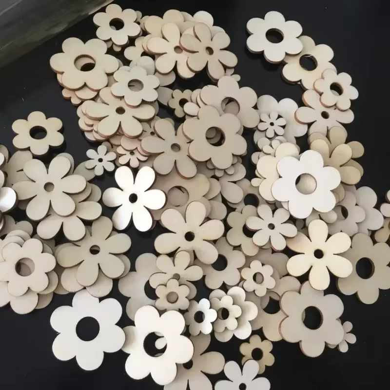 Ornements de fleurs en bois avec trou