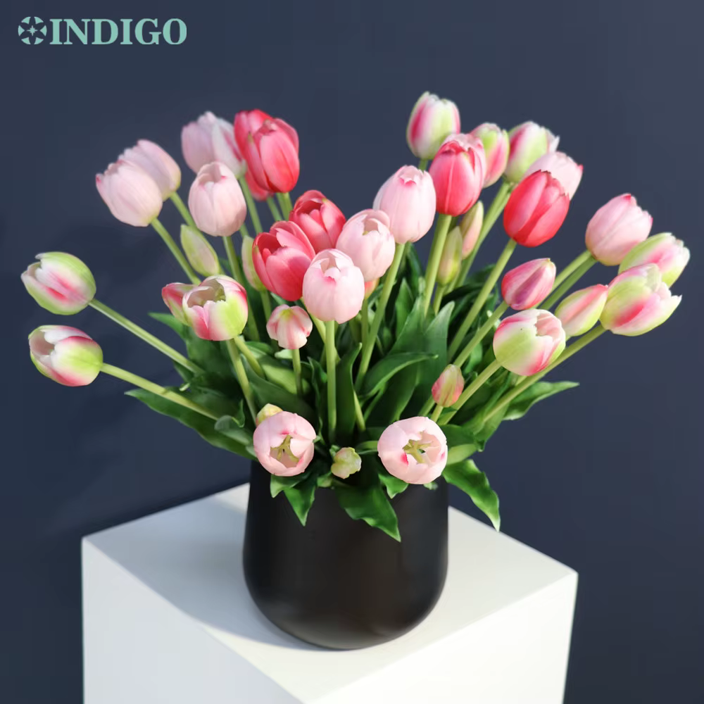 Bouquet de tulipes rouges (3 fleurs + 2 bourgeons)