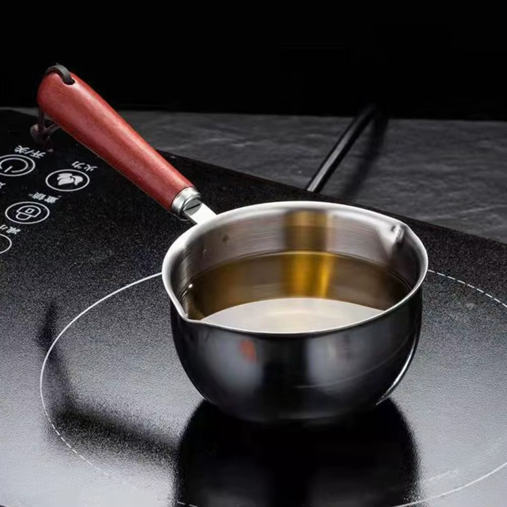 Petit pot d'arrosage d'huile en acier inoxydable avec manche en bois