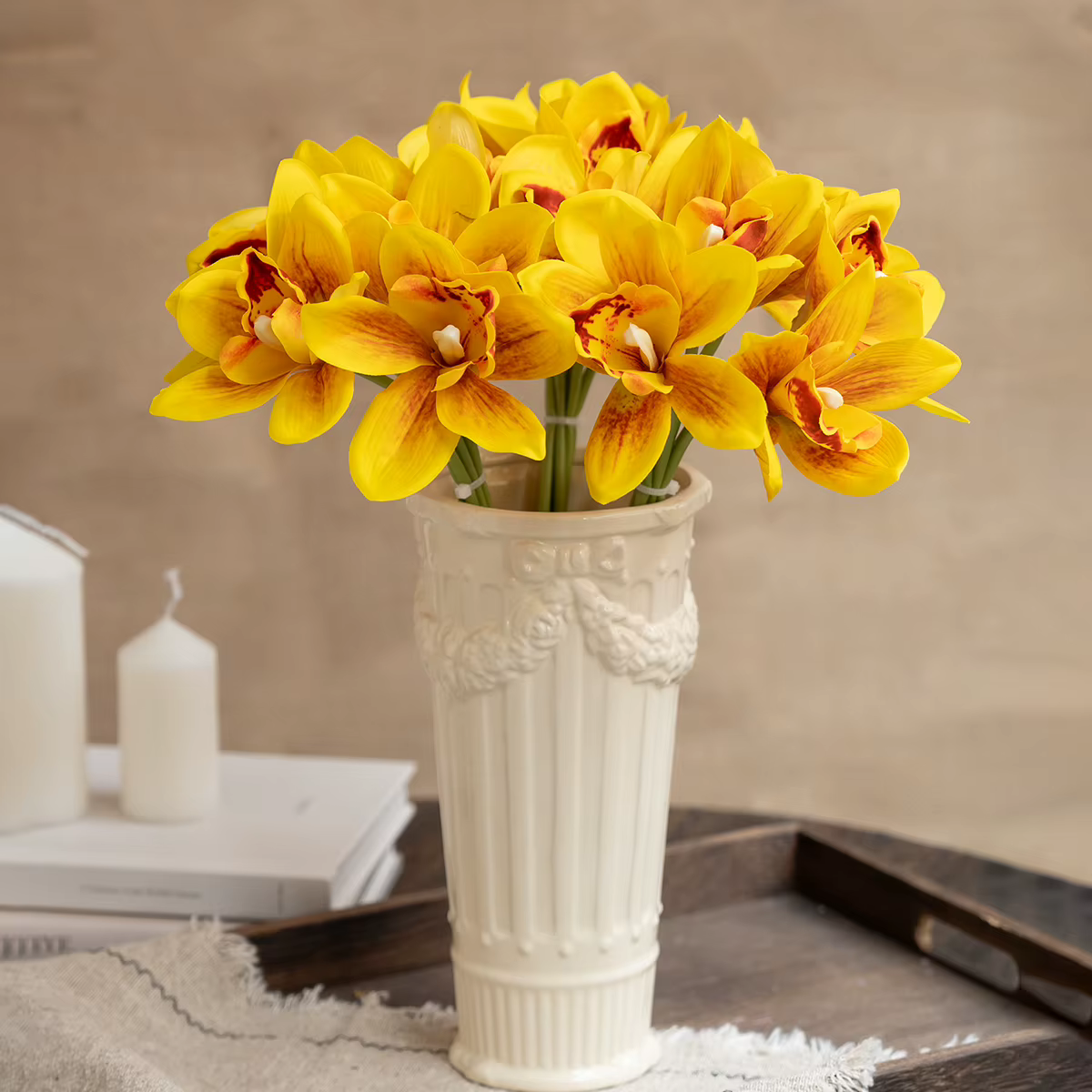 Nouveaux vases d'orchidées papillon d'automne
