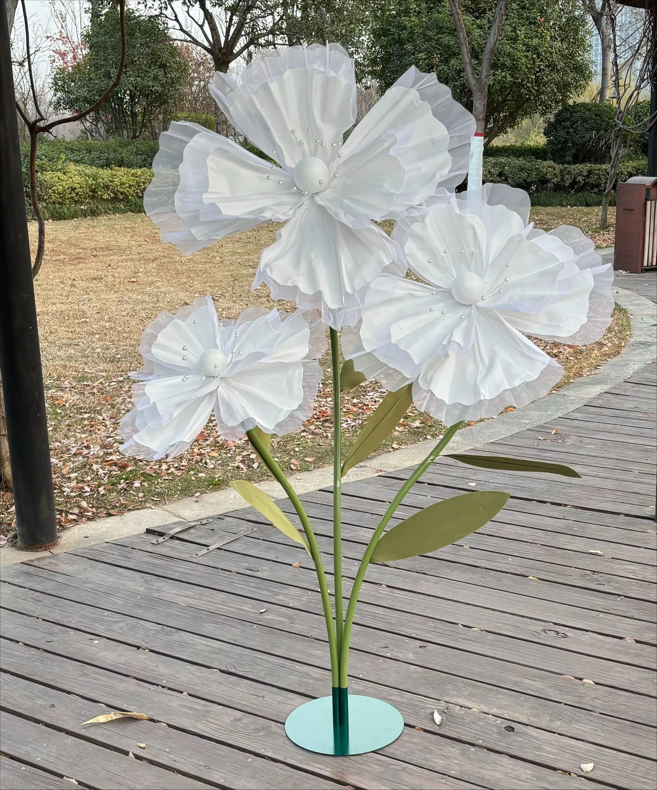 Grandes fleurs artificielles 3D en soie et maille