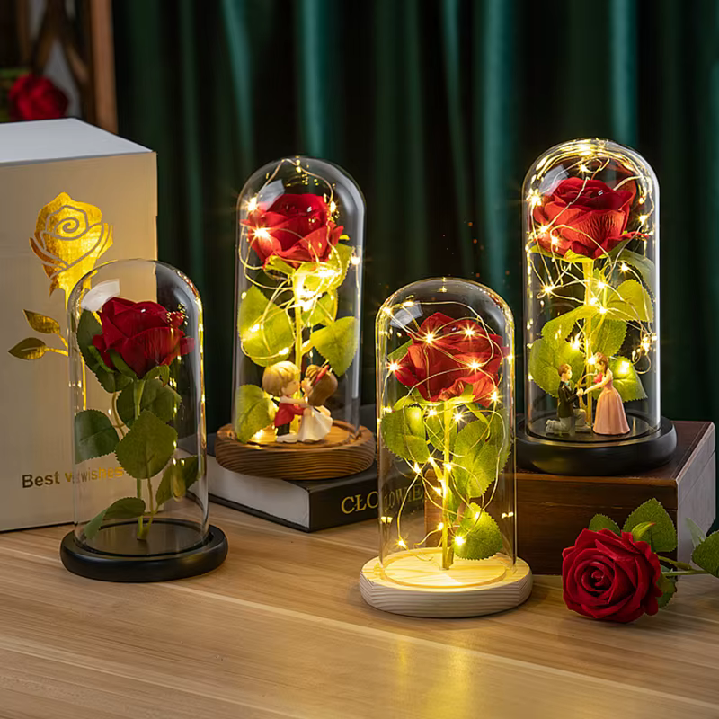 Roses éternelles artificielles en feuille métallique dans un verre
