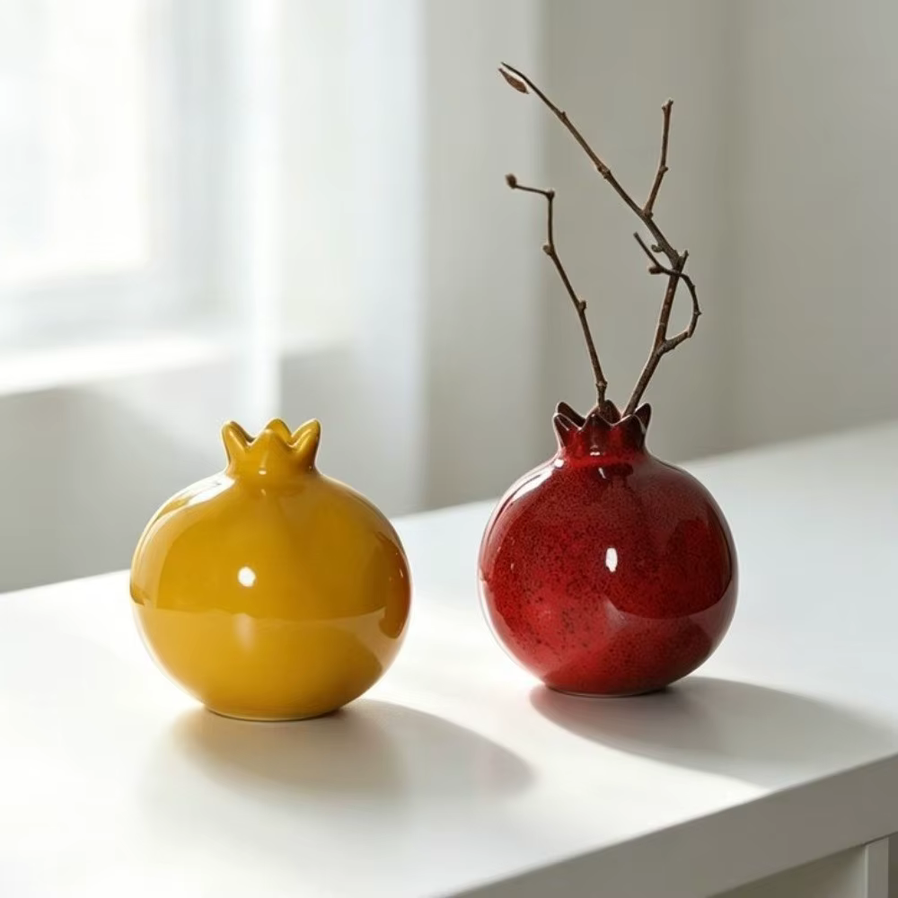 Vase en céramique artisanal en forme de grenade