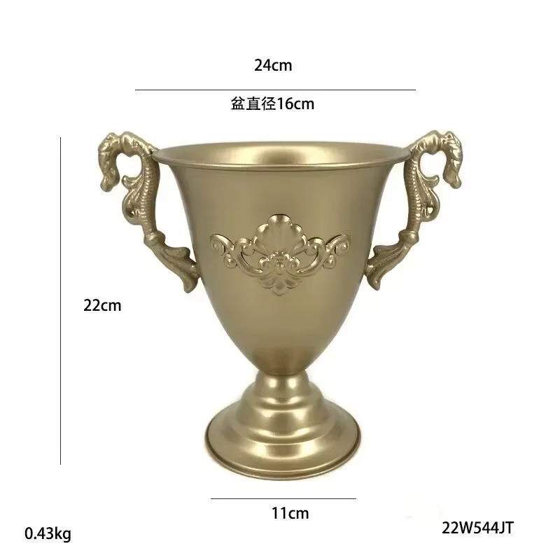 Vase décoratif en fer doré
