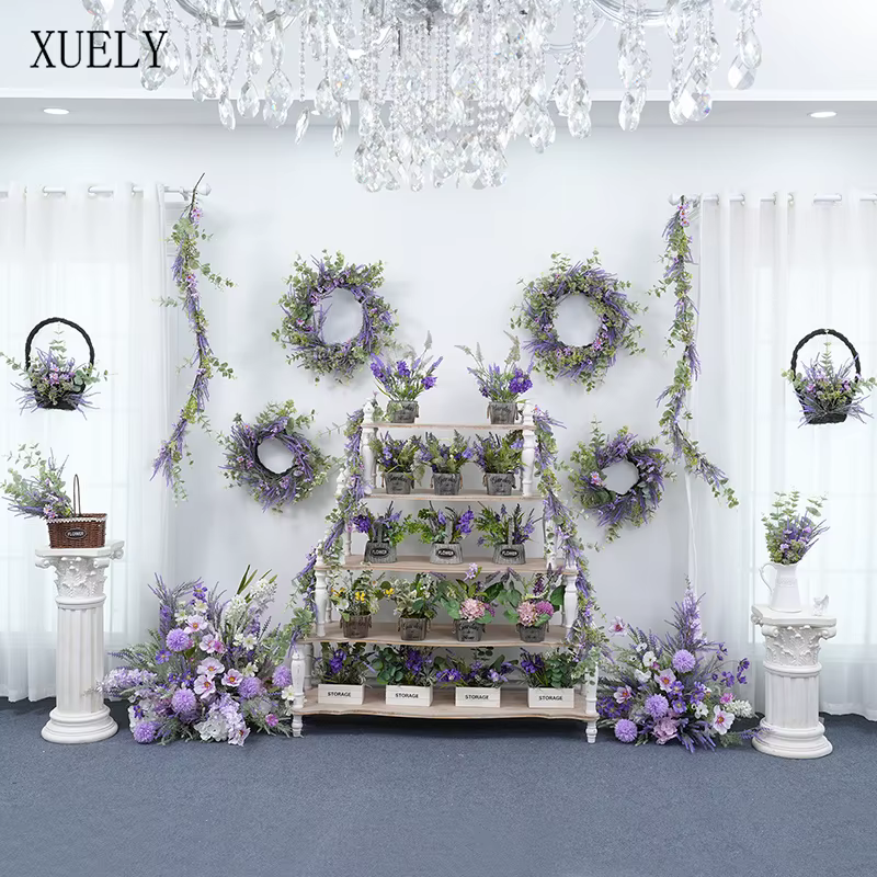 Plante en pot violette