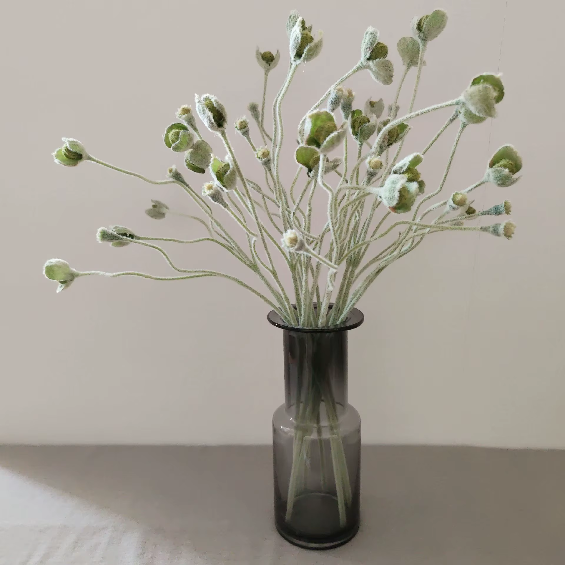 Branche de plantes vertes artificielles