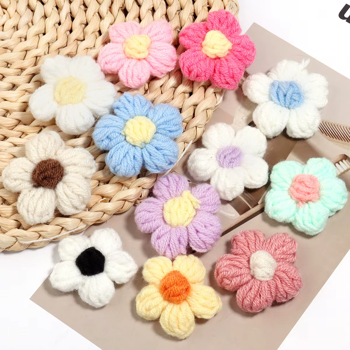 Fleurs en fil de coton de lait faites à la main