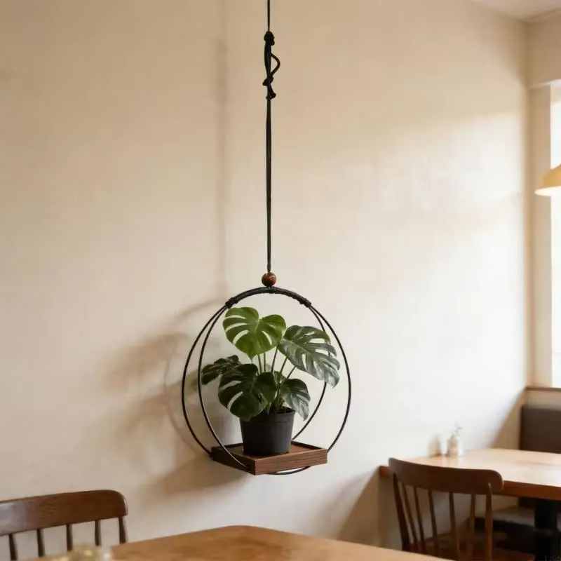 Jardinière suspendue noire avec base en bois