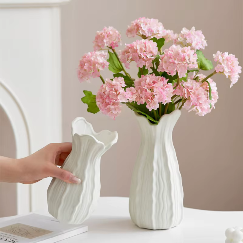 Vases en plastique style crème pour plantes et fleurs