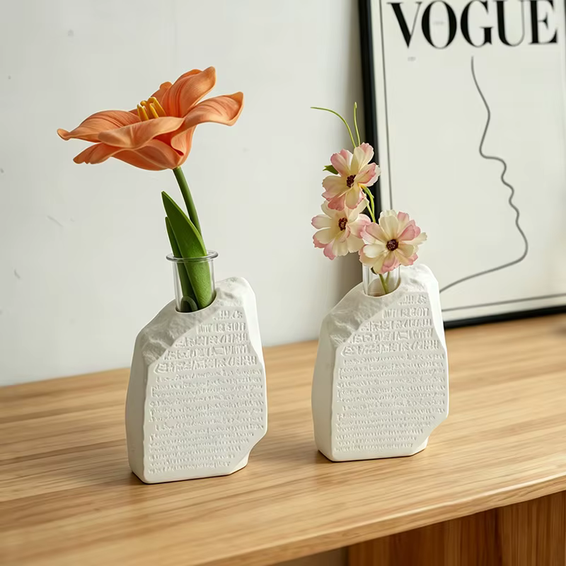Vase en résine inspiré de la pierre de Rosette