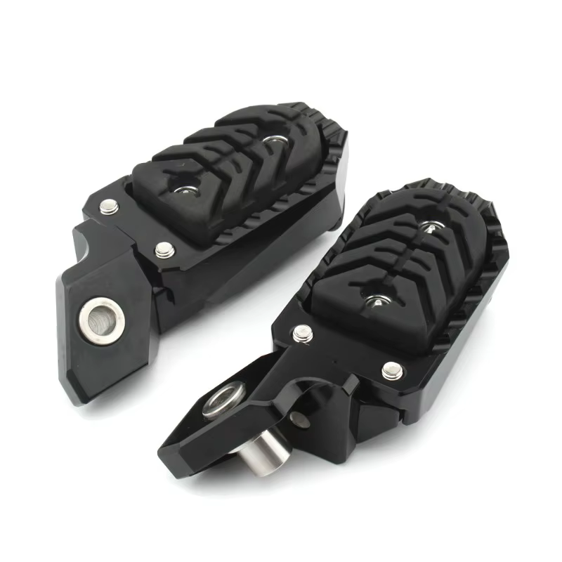 Accessoires moto pour BMW R1250GS ADV : repose-pieds réglables, élargis et surélevés ; repose-pieds réglables modifiés.
