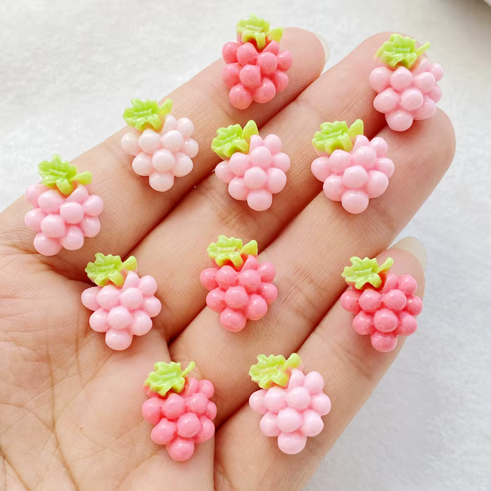 Raisins de fruits mignons en résine vibrante