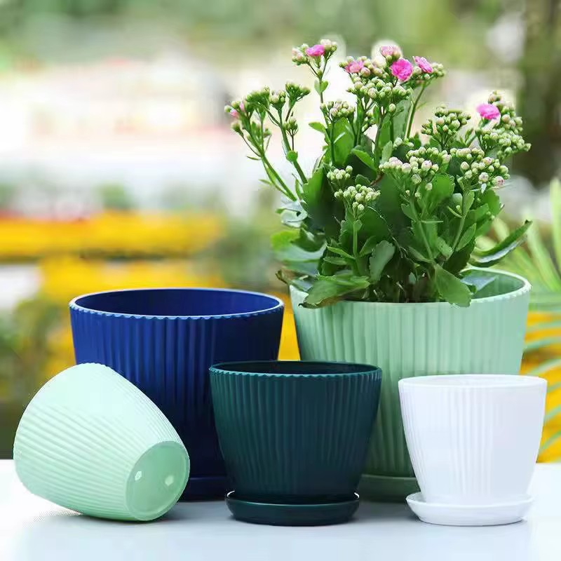 Pots de fleurs d'intérieur en plastique