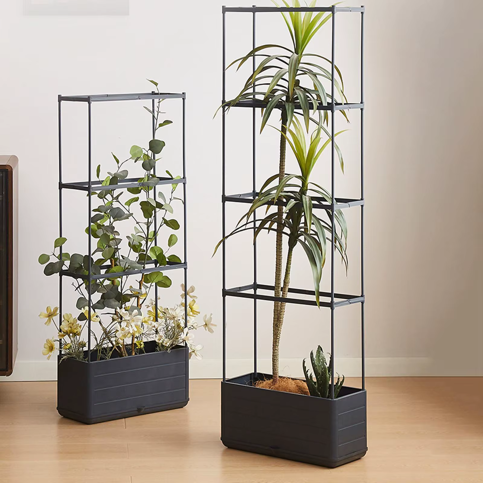 Boîte de jardinière avec pot de plantes en treillis