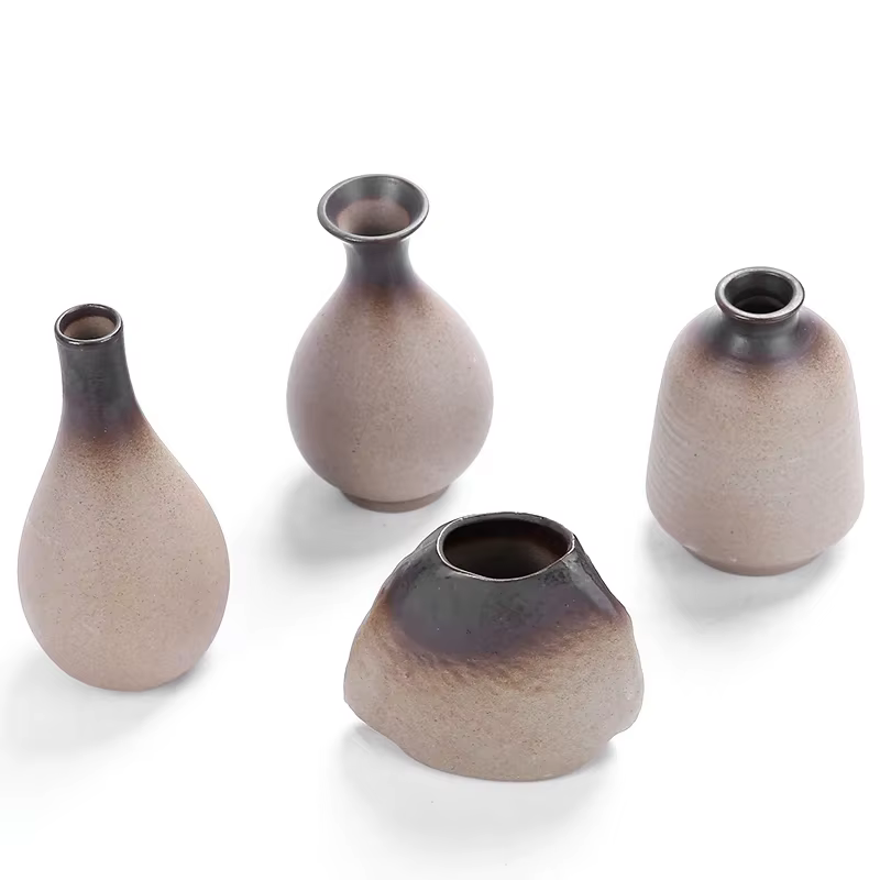 Petit vase en poterie chinoise