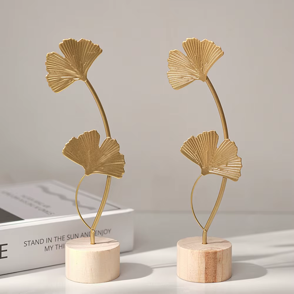 Sculpture de feuilles de Ginkgo dorées nordiques