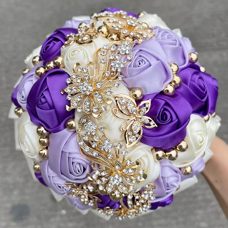Bouquet de fleurs violettes pour mariage