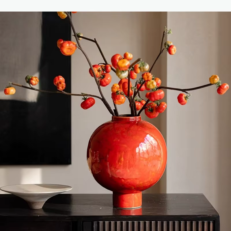 Vase en céramique rouge