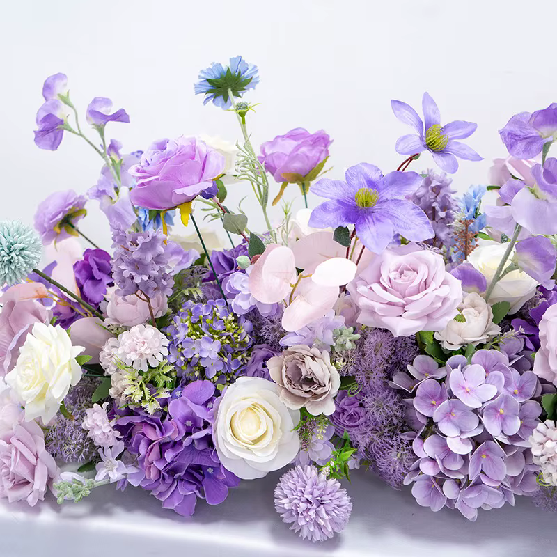 Fleur violette pour décor de table de mariage