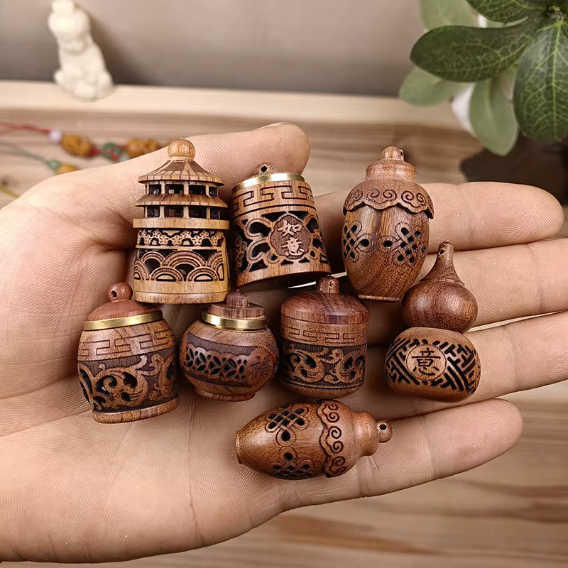 Bouteille d'aromathérapie sculptée en bois