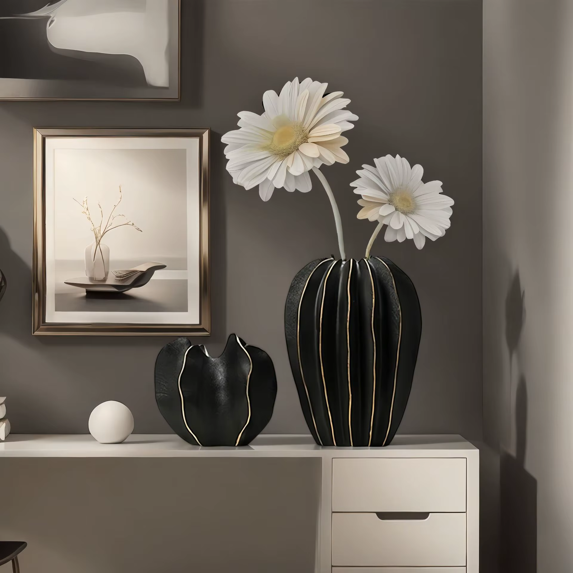 Vase en céramique en forme d'étoile et de fruits