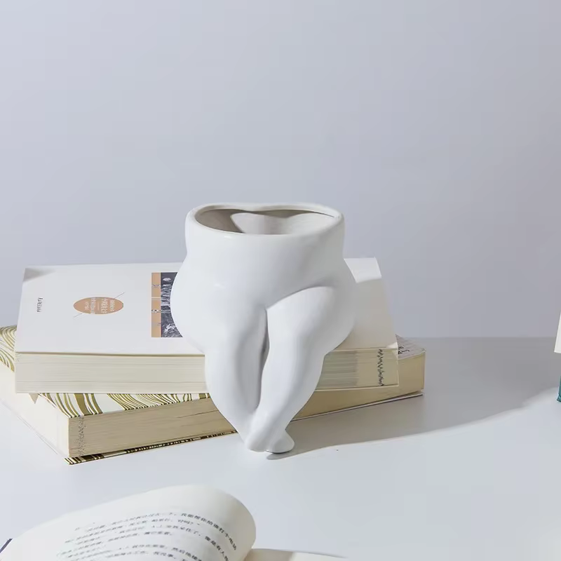 Vase à jambes en céramique décoratif