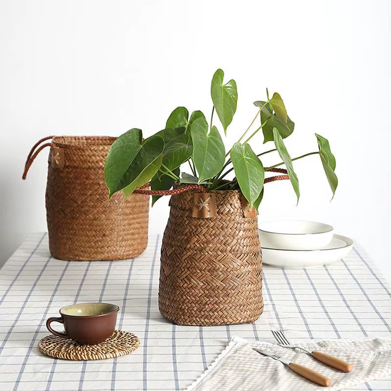 Pot de fleur tissé en paille fait à la main