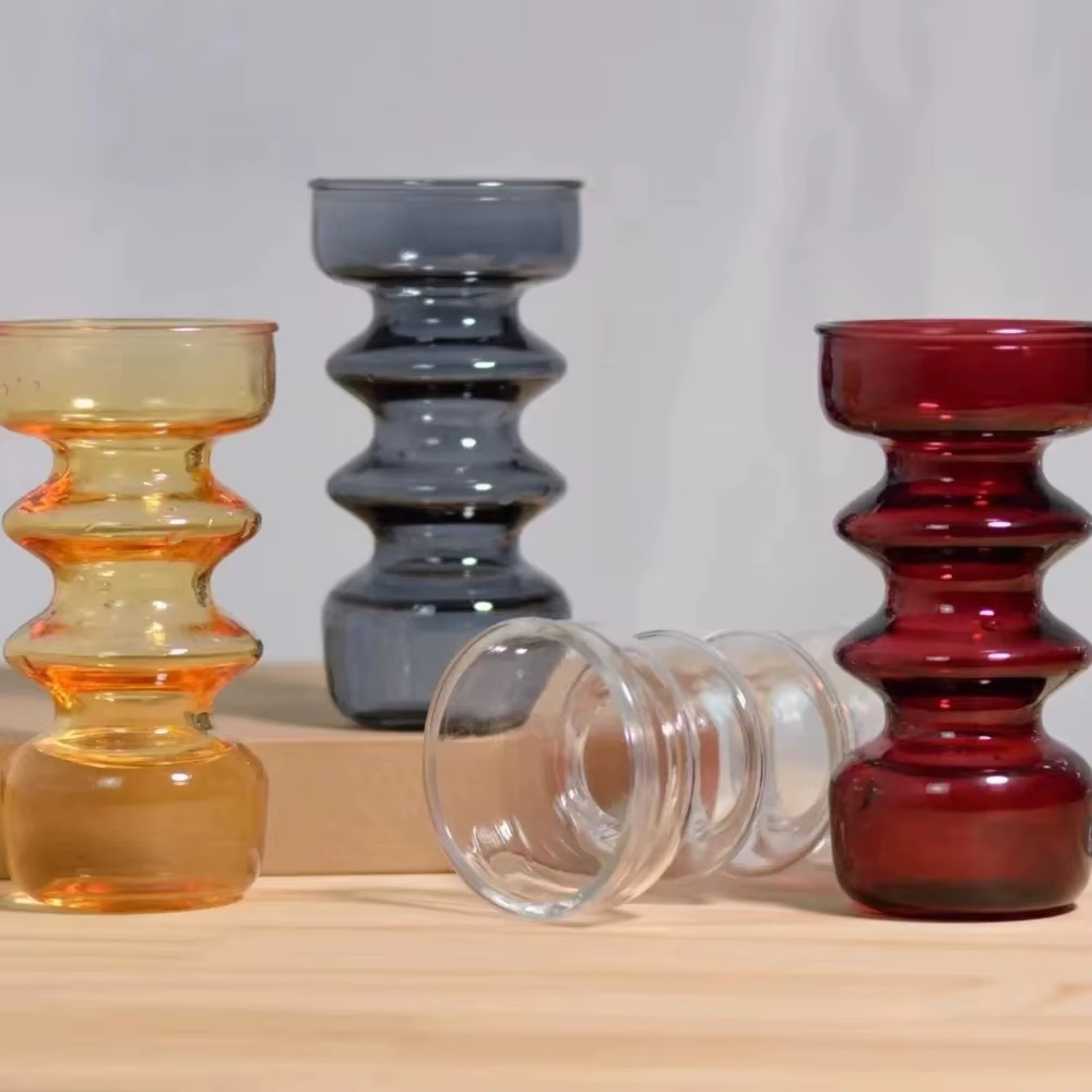 Vases colorés en verre