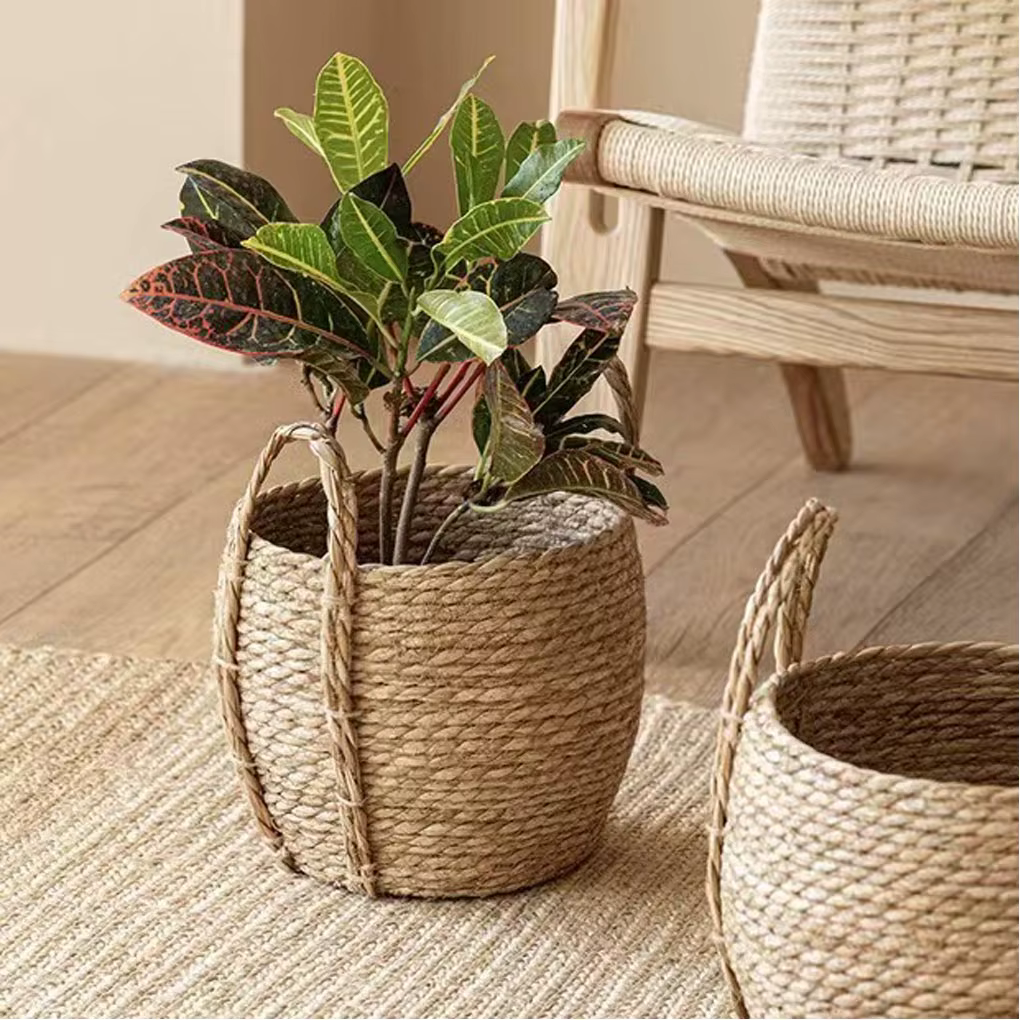 Pot de fleurs tissé en rotin fait à la main